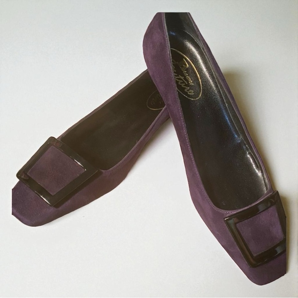 BROWN'S COUTURE PUMP WITH BUCKLE (SZ 38) (EUC)